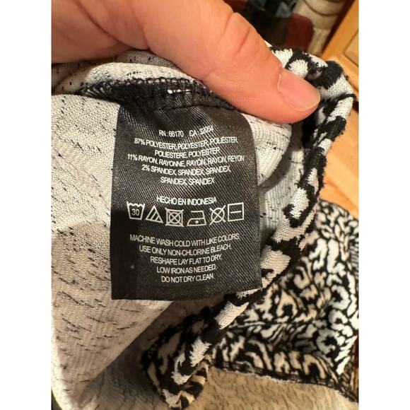 Anthropologie Postage Stamp Short Sleeve Animal Print - Picture 5 of 7